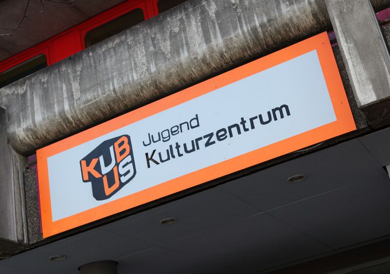 Datei:JZ Kubus Schild.jpg