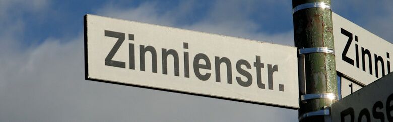 Straßenschild Zinnienstraße