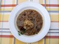 Semmelkloß auf Pilzkonfetti