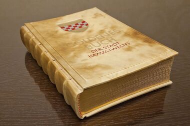 Goldene Buch 1.jpg