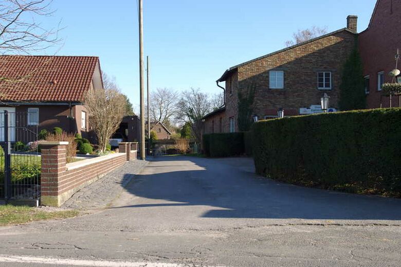 Straße-RH151 von In Süddinker aus