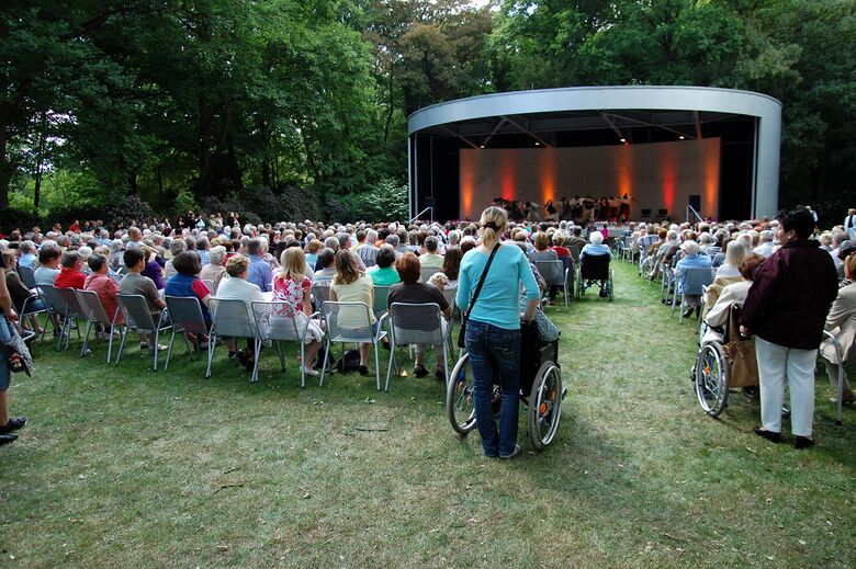 Auftritt der Choo Choo Kids im Musikpavillon des Kurparks im Mai 2009